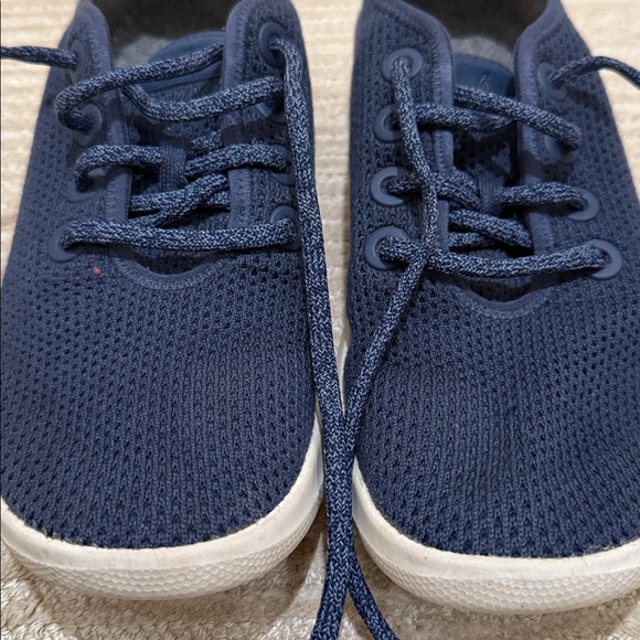 All Birds Women’s Sneakers - Picture 4 of 6